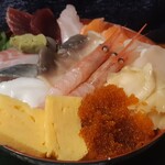 Minato Shokudou - おまかせ10種盛丼(接写)