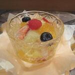 なだ万 - 季節果物のコアントローゼリー掛け