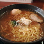 味玉らーめん大盛り　　麺は細麺ちぢれ麺　