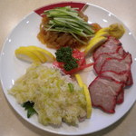 杏李 - 料理写真:【三種盛り合わせ前菜】　蒸し鶏のねぎ生姜ソースがけがお薦めです。