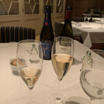 ル・マノアール・ダスティン - シャンパン　時間差の見比べ