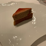 ル・マノアール・ダスティン - 2皿目のアミューズ　フォアグラのテリーヌ　苺ソースにブリォーシュ