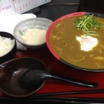 極楽うどん TKU - 温玉カレーうどんにトロロをトッピングしてみました。