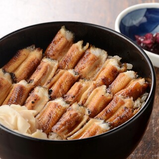 長年継ぎ足し守ってきた伝統だれでいただく「あなごめし」