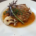 Bistro La Cachette -  もち豚のステーキ醤油香る赤ワインと林檎のソース  