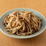 Stir-fried meat bean sprouts