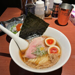 酒肴場 屯 - 津軽煮干し中華蕎麦（味玉入り）¥850