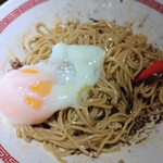 らあめん 広 - 広島式汁なしタンタン麺(温泉卵)。