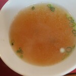 梁山泊 - 野菜焼めし大盛りに付いてくるスープ