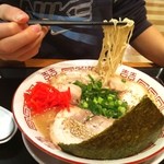 那の福 - 細いストレート麺がスープと合う