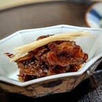 新ばし 星野 - これ、楽しみなんです。牛肉だけれど、脂もあるけれど、もうメチャ美味しい。最高のご飯のお供。