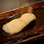 新ばし 星野 - 圧巻の焼き河豚。次々と焼き上げられる。旨みの塊。ジューシーさも見てのとおり。