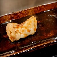 新ばし 星野 - より歯ごたえのある部位は、少しタレが濃くなっていて食べごたえにぴったり