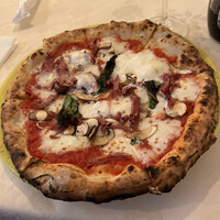 ナプレ 横浜高島屋店 - カラヴァッジョ。中身→モッツァレラ　トマトソース　サラミ　リコッタチーズ　マッシュルーム