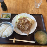 菱田屋 - 日本一と言われる生姜焼き定食に異論を挟む余地は無い。毎週食えるなコレ、、、元は東京大学の学食だったと。すげー学食。。。生姜焼きの東大やね