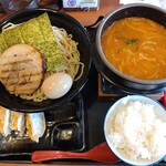 Marukin Hompo - 創業百年味噌つけ麺 ¥880 ＋ 餃子セット ¥280（各税別）