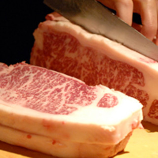 牛肉で有名な老舗『吉澤商店』から仕入れた厳選黒毛和牛