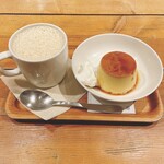 カフェ ムジ - ホットの琉球チャイ と 本和香糖の焼きプリン