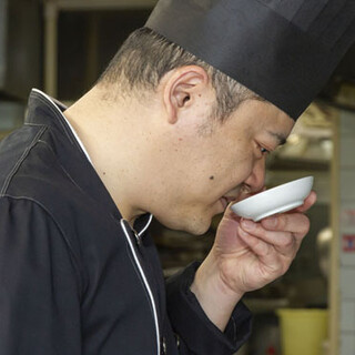 Chef Tatsuya Kuhori, who trained at long-established hotels, etc.