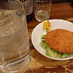 立飲み たきおか - チューハイとメンチ