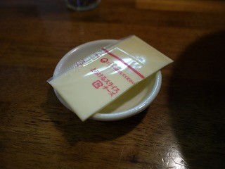 Akari shokudou - ご飯にとろけるチーズもついてきます