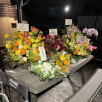 もつ煮の店 イガラシ - 【2022.3.16】無数の祝い花。