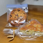 くるみの木 - チョコと木の実のチュイール、バナナの焼き菓子