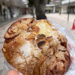 イイダベーカリー - ベーグル生地を使った北欧風シナモンロール