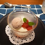 墨繪レストラン - いちごのｺﾝﾎﾟｰﾄとﾖｰｸﾞﾙﾄﾊﾟﾝﾅｺｯﾀ ﾊﾟﾙﾌｪ風