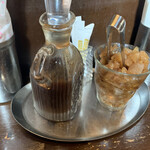 本石亭 - このウスターソース、この店のカレーと絶対合うんだよなぁ。なんだろう。