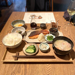 sio - ◆ sioの朝定食 銀鮭定食 2,500円/税込
            　(追加：新潟県産 生卵 +220円/税込)