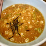 麺一  - 味噌味のつけ麺スープ。甘味はなく酸味が効いてます。