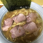 家系ラーメン まこと家 - 中チャーカタメ（1050円）