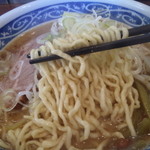 味噌ラーメンの太縮れ麺