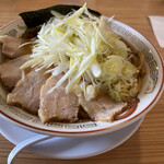 中華そば 上々 - チャーシュー麺（醤油）に旨ネギをトッピング