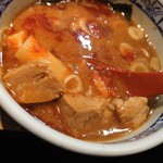 三田製麺所 - つけ汁の中の具材たち