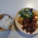 Fake - 令和4年3月 ランチタイム
                      焼肉定食 800円
                      前菜、サラダ、スープ、食後のドリンク付