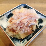 松寿司 - 生湯葉です。目の前で木製の削り器で鰹節をおろします