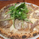PIZZERIA IMOLA - 牛サーロインたっぷりの肉肉ピザ