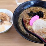 拉麵 だし屋 - 温玉風チャーシューご飯300円、豚中華(大盛)700円