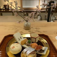 料理屋そうびき - 山桜でお花見しながらいただきます。