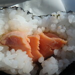 ファミリーマート - 料理写真:ごちむすび 大きな鮭はらみ¥198