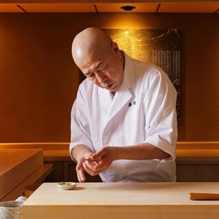 A Sushi chef who welcomes guests with “consistent sincerity”