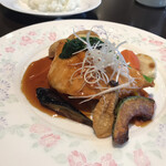Cafe & Dining Azalea - 智慧午餐（含稅2200日圓）的鮭魚煎餅