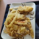 丸亀製麺 - 野菜かき揚げ、鰆天