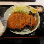 とんかつ・豚肉料理　こぶたや - 大判ロースカツ定食