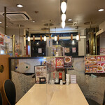 Chuuouken - 店内は昔ながらの中華レストラン。どこか懐かしい雰囲気ですね(^_-)-☆