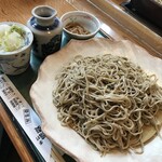 手打そば 越後屋 - 小鉢の切干大根は箸に油が付くので最後に食べました。