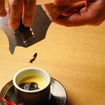 和食居酒屋虎視眈々 - 虎視眈々のお通しといえばこれ。トリュフの茶碗蒸し。皆様に召し上がっていただけるよう、お通しにしてしまいました。