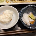 とんかつ多酒多彩 地蔵 - ポテサラと漬物。